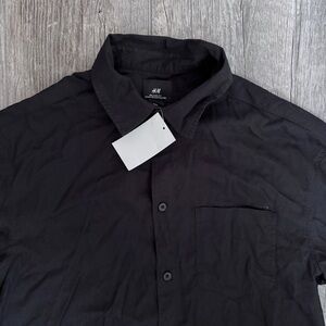 H&M Men’s Black Button-Down Short Sleeve Shirt Relaxed Fit Small